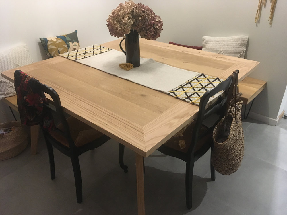 Table en chene et acacia pieds compas